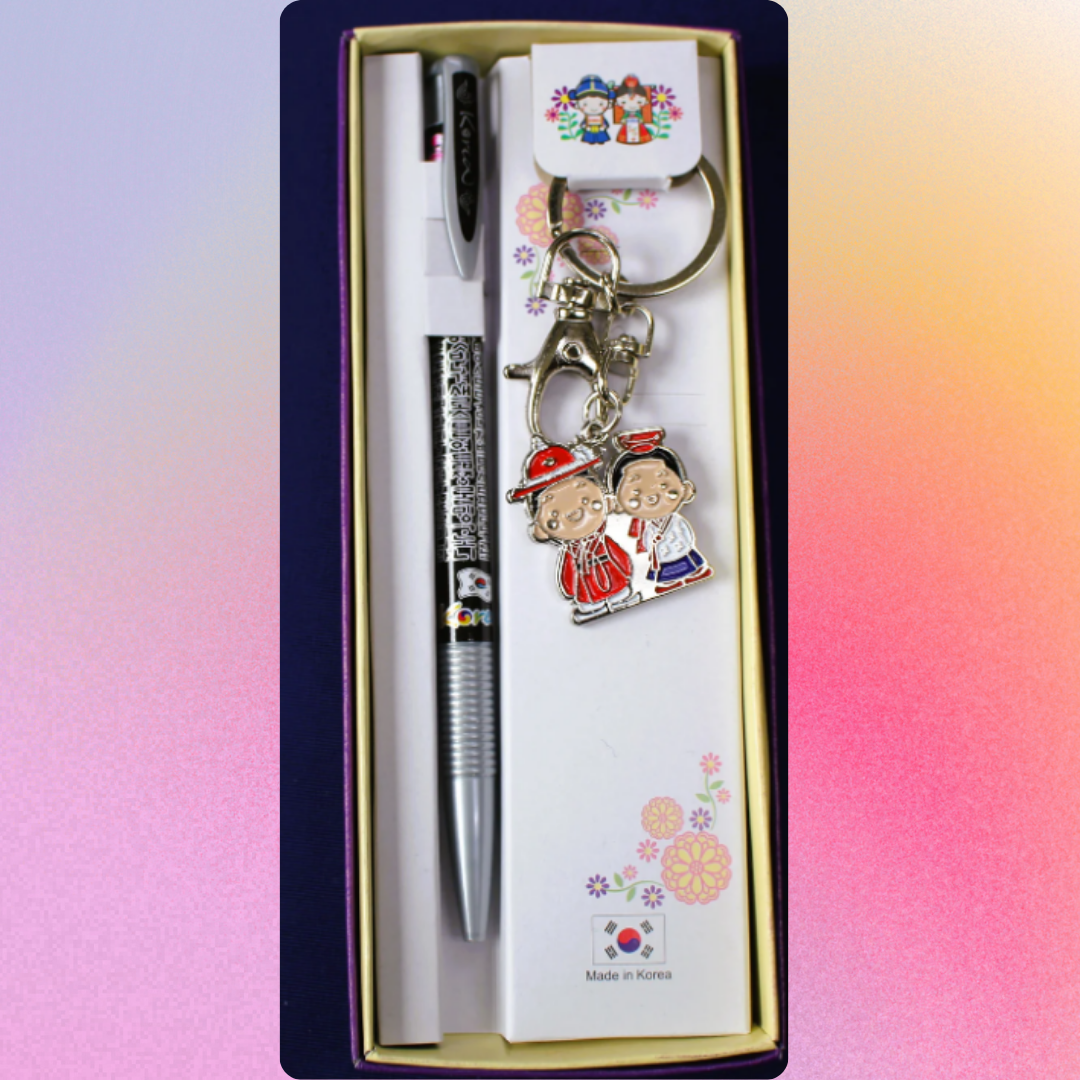 Korean traditional pen and keychain set